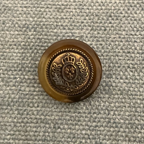 Medium Button - Picture 2 of 3